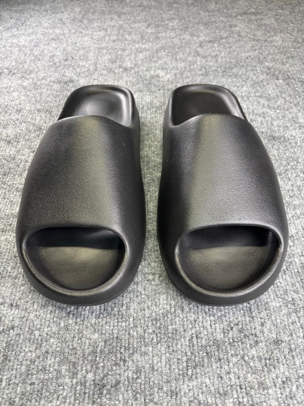 YZY YS-01 Black Slides Men’s Size 12 Yeezy Kanye West Brand New With Box